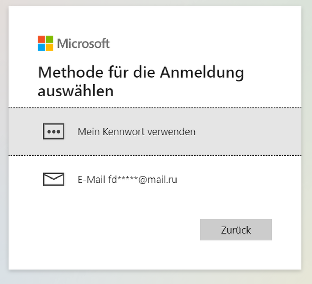 Die fremde Mailadresse im Microsoft-Benutzerkonto gibt einen klaren Hinweis, was passiert sein muss.